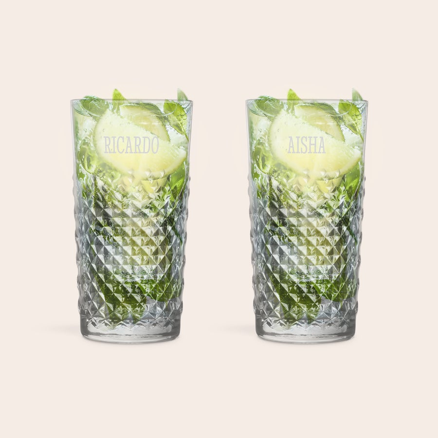 Engraved cocktail glass - Mojito Two personalised engraved mojito glasses filled with mojitos, displaying the names Ricardo and Aisha