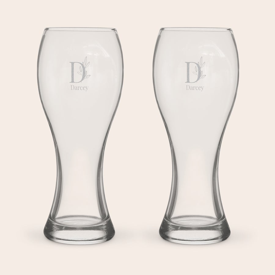 Beer Glasses - XL Two personalized XL beer glasses, each engraved with a decorative D and the name Darcy.