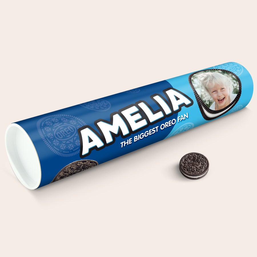 Mega Oreo gift tube personalized with the name Amelia and a photo, next to an Oreo cookie